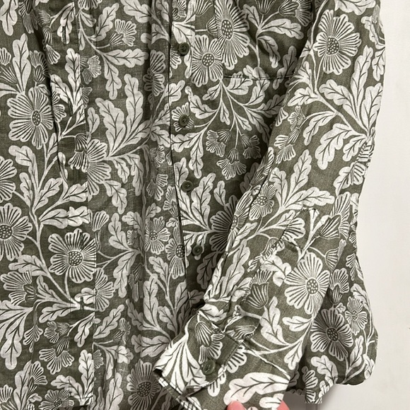 100% Linen Garnet Hill button down - Picture 2 of 4